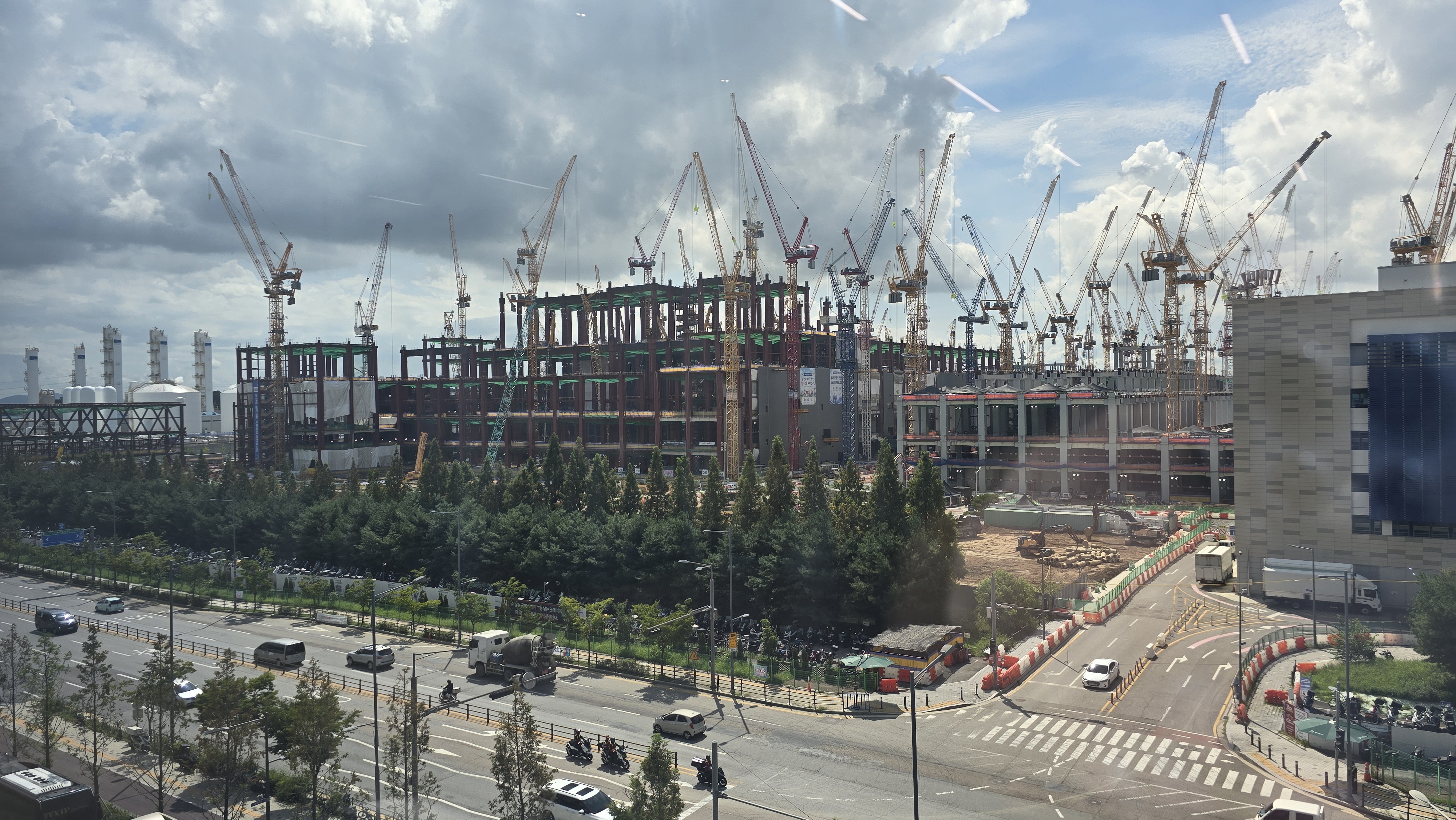 Inside Samsung’s Semiconductor Fab Strategy: How Pyeongtaek P1–P6 Are Built, Operated and Expanded